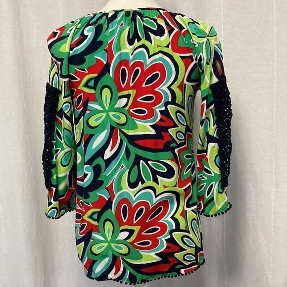 Crown & Ivy -Small - Tunic with Lace Inlay - Picture 2 of 8